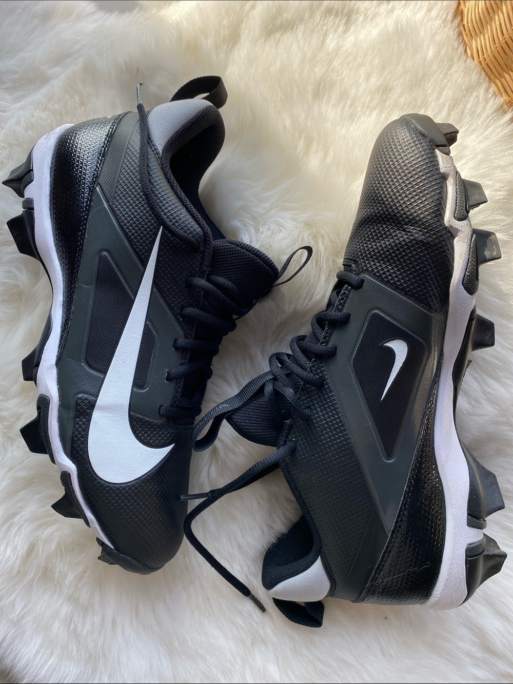 Nike Men’s Black and White Athletic Cleats